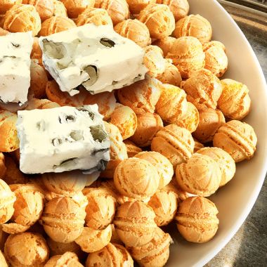 Waffelkugeln Käsecrème Roquefort